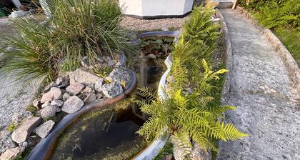 House Sleeps 6 With Garden and Parking