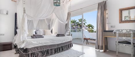 4 bedrooms, WiFi, bed sheets