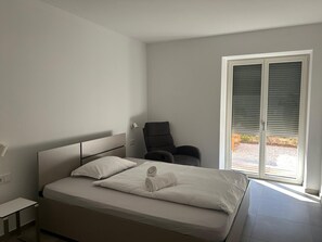 1 bedroom, iron/ironing board, WiFi, bed sheets - Accessible Apartment '3' with Garden, Wi-Fi and Air Conditioning (Auer)
