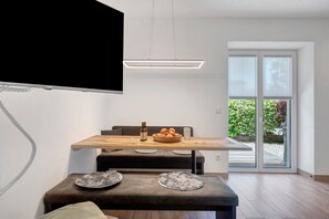Dining - Accessible Apartment '3' with Garden, Wi-Fi and Air Conditioning (Auer)