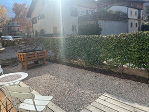 Outdoor dining - Accessible Apartment '3' with Garden, Wi-Fi and Air Conditioning (Auer)