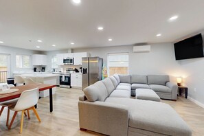 Smart TV - NEW! 2bd, 2ba, A/C, EV Charger, Near Beach (WBC) (Westport)