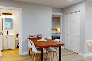 Free WiFi, bed sheets - NEW! 2bd, 2ba, A/C, EV Charger, Near Beach (WBC) (Westport)