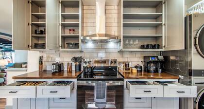 The Coastal Cottage Sleeps 8 Massive Parking