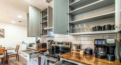 The Coastal Cottage Sleeps 8 Massive Parking