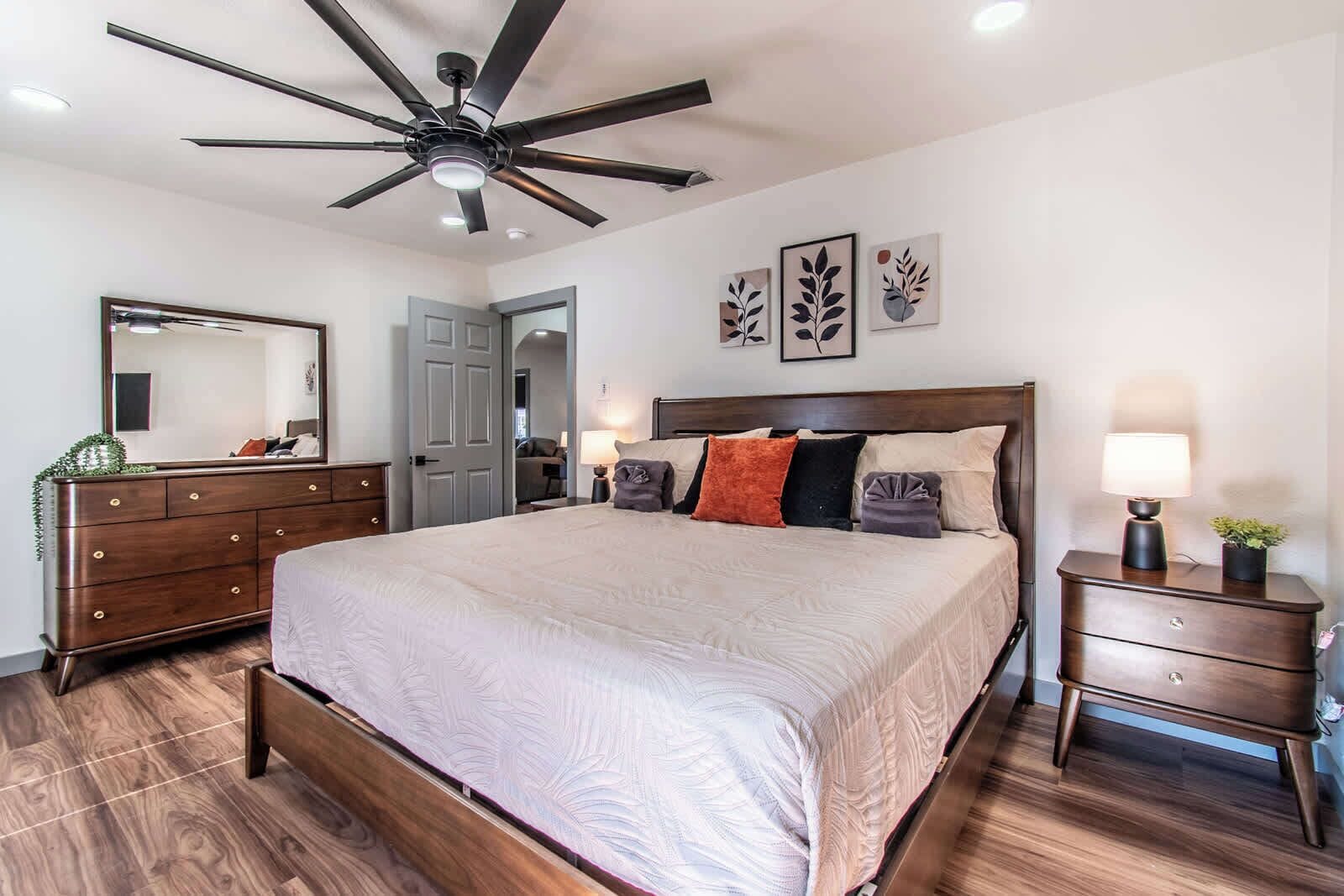 2 bedrooms, individually decorated, individually furnished, bed sheets