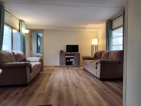Smart TV, books, video library. 2-bedroom mobile home w/ AC at Elkwood Campground in Wolverine, MI with POOL!