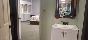 Room - Off I-90 Cozy 1-bedroom building in soothing Magnolia with central AC and heat (Magnolia)