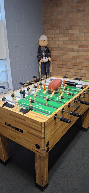 Games room - Off I-90 Cozy 1-bedroom building in soothing Magnolia with central AC and heat (Magnolia)