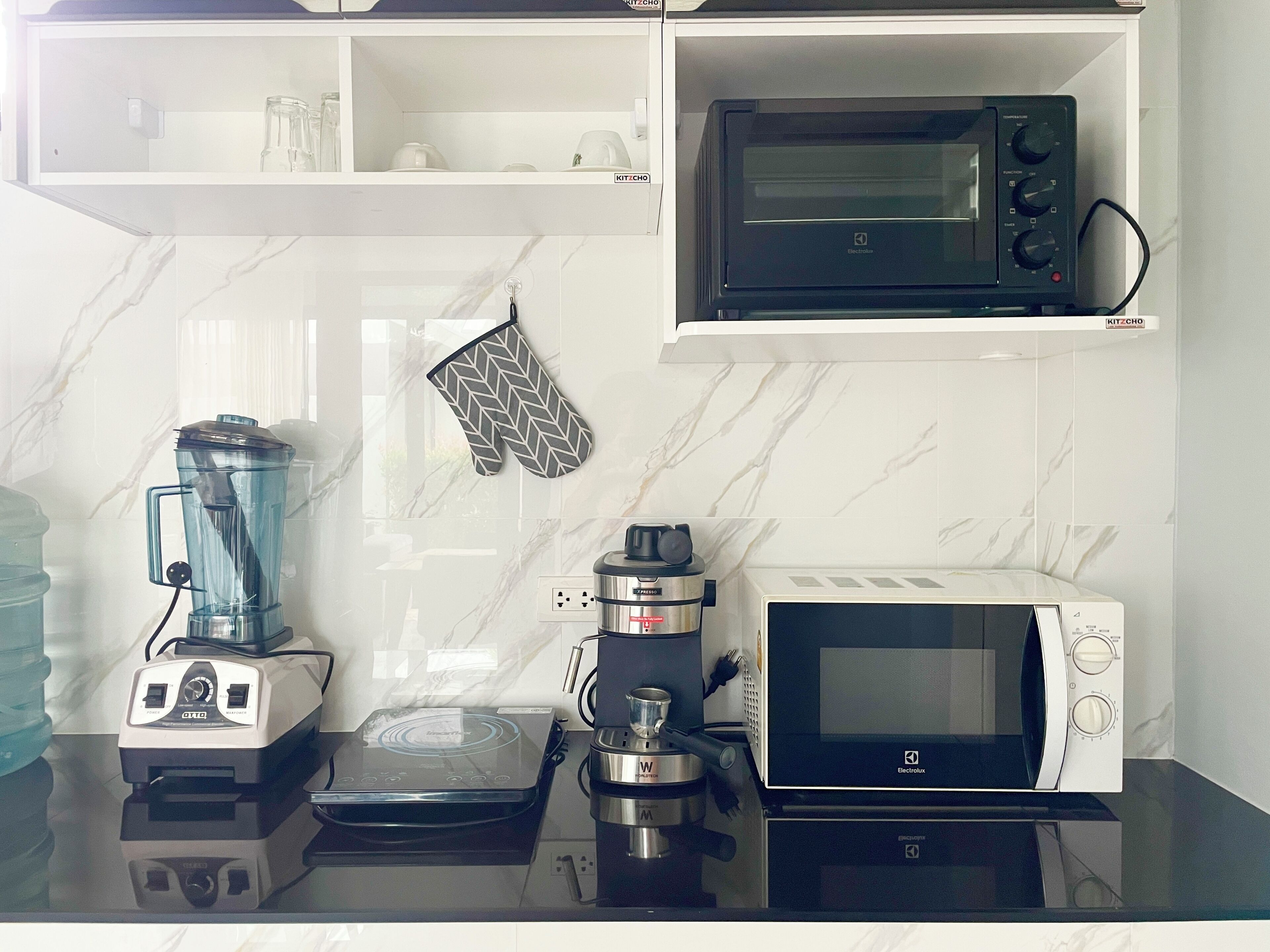 Family Villa, 2 Bedrooms, Kitchen | Private kitchen | Fridge, microwave, stovetop, cookware/dishes/utensils
