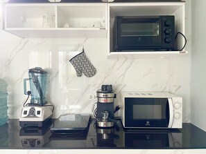 Family Villa, 2 Bedrooms, Kitchen | Private kitchen | Fridge, microwave, stovetop, cookware/dishes/utensils - Larnthong Villas (Ko Samui)