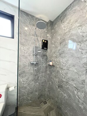 Family Villa, 2 Bedrooms, Kitchen | Bathroom | Shower, towels, soap, shampoo - Larnthong Villas (Ko Samui)