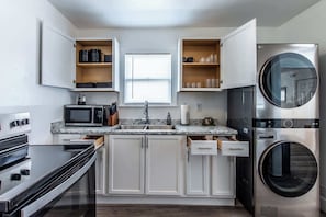 House, Multiple Beds, Kitchen, Garden View (4213 Avalon) | Private kitchen - The Coastal Nest Relax & Unwind in Style (Corpus Christi)