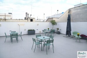 Outdoor dining - Vrbo Property (Maruggio)
