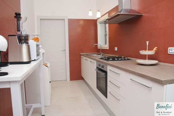 Private kitchen - Vrbo Property (Maruggio)