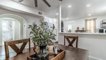 Kondominium, Beberapa Tempat Tidur, dapur, pemandangan kebun (1117 Ocean A) | Tempat makan