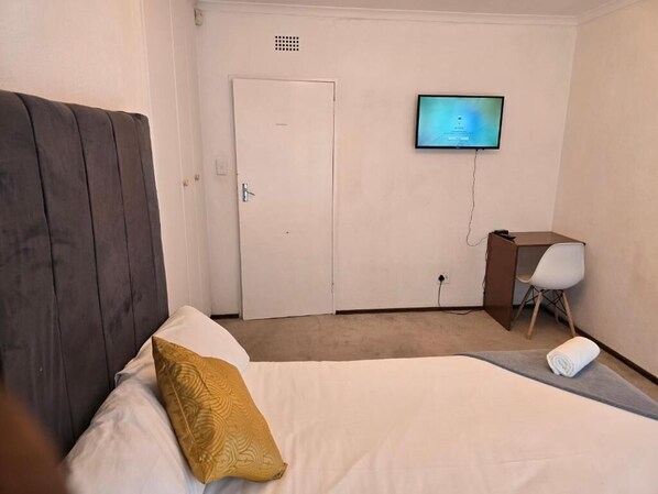 Shared Dormitory, 1 Bedroom | 1 bedroom - Room-aquasaints Guest Lodge (Johannesburg)