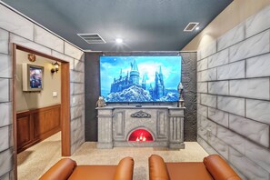Interior - 6BR house sleeps 16 with private pool (Davenport)