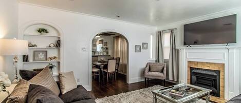 Condo, Plusieurs lits, foyer, vue sur le jardin (1117 Ocean B) | Aire de séjour