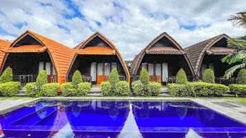 Kolam renang outdoor