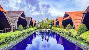 Kolam renang outdoor