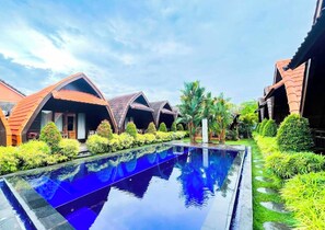 Kolam renang outdoor