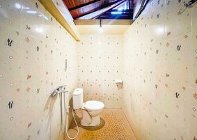 Ducha, artículos de tocador gratuitos, toallas, jabón