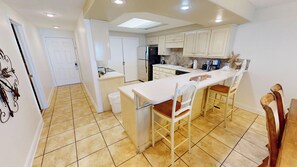 Private kitchen - Spacious ST 3093 w/Beach Service and Gulf Views (Destin)