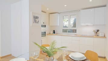 Apartment | Private kitchen | Fridge, microwave, oven, stovetop