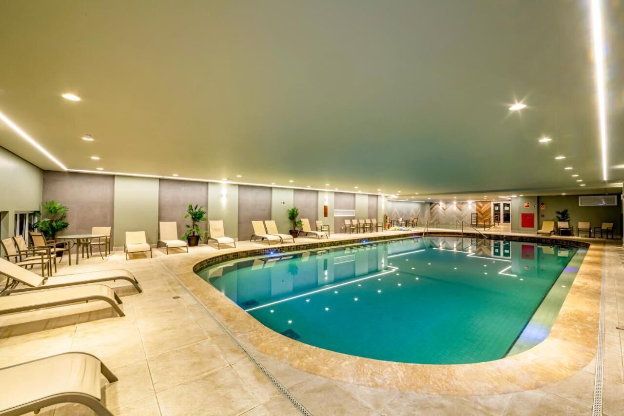 2 indendørs pools, 2 udendørs pools