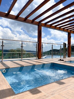2 piscinas techadas, 2 piscinas al aire libre