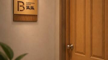 Standard Dormitory Female | Truy cập Internet không dây miễn phí, bộ trải giường
