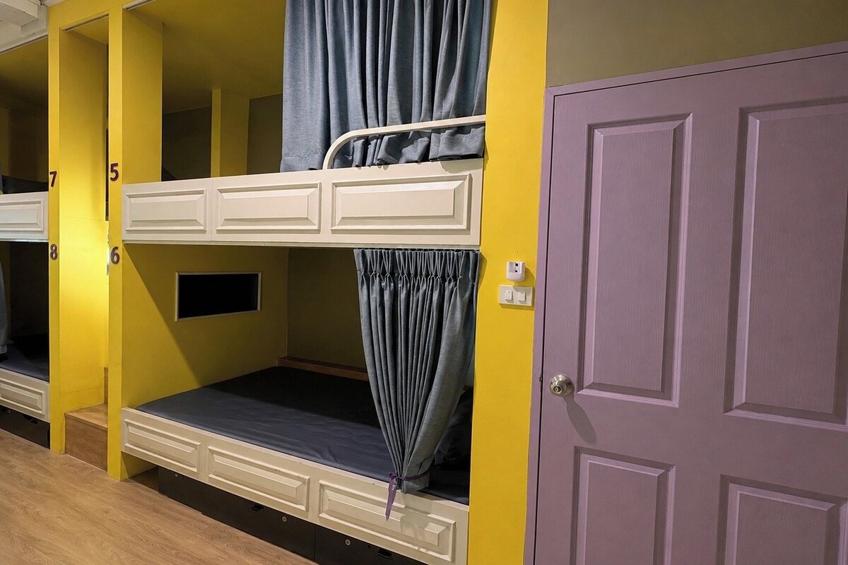 Cortinas blackout, wifi gratis y ropa de cama 