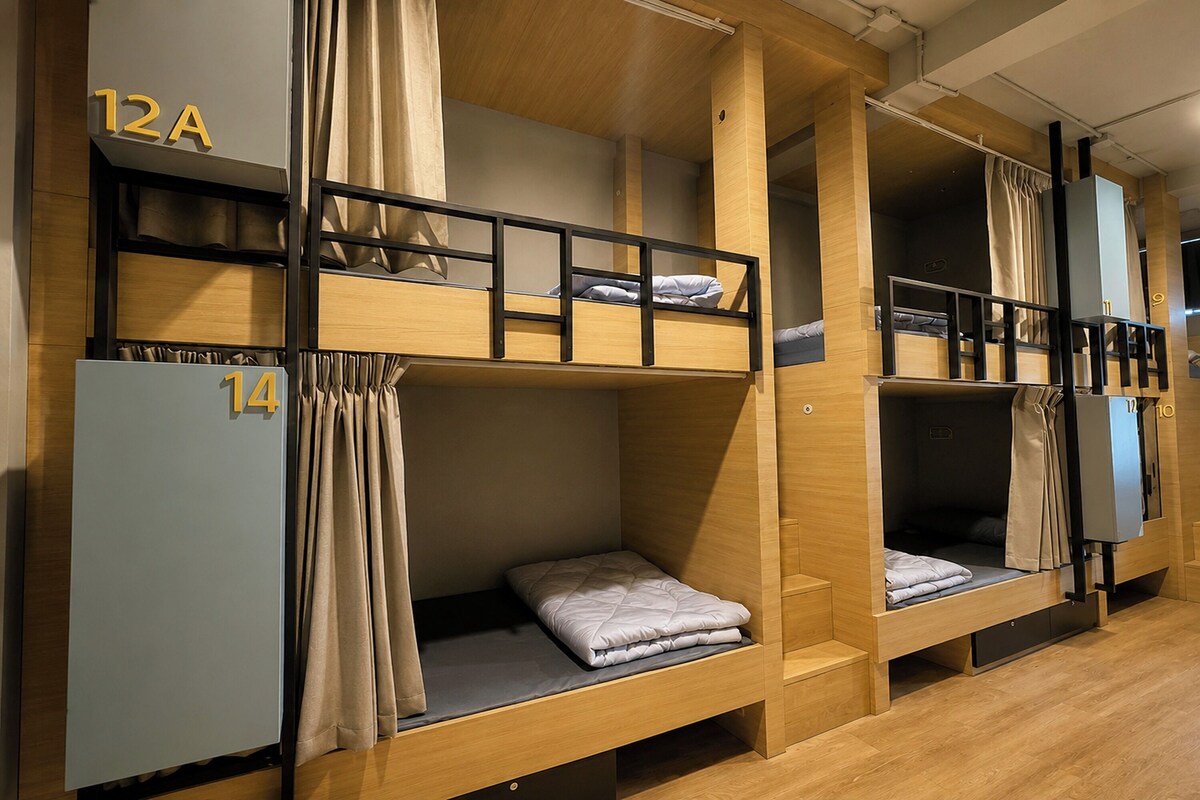 Cortinas blackout, wifi gratis y ropa de cama 