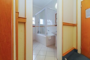 Classic Room, Sea View | Bathroom | Combined shower/tub, towels, soap, shampoo