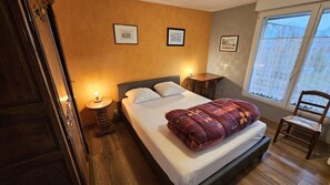 Room - Gîte de la Mer: Stunning Sea View Opposite the Beach (Bréhal)