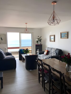 Living area - Gîte de la Mer: Stunning Sea View Opposite the Beach (Bréhal)