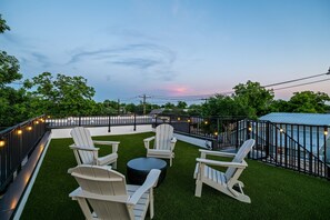 Terrace/patio - Skyline in Hyde ~Two Rooftop Terraces~ Pool+Spa (Austin)