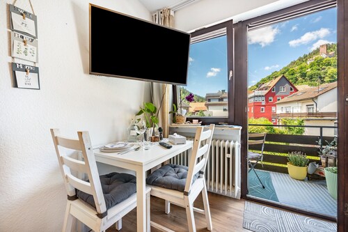 Landhaus Gisela 2.0 - Fewo 2, modern, hell, neu renoviert, Balkon mit Burgblick, zentral