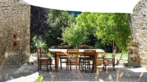 Outdoor dining - Vrbo Property (Piegaro)