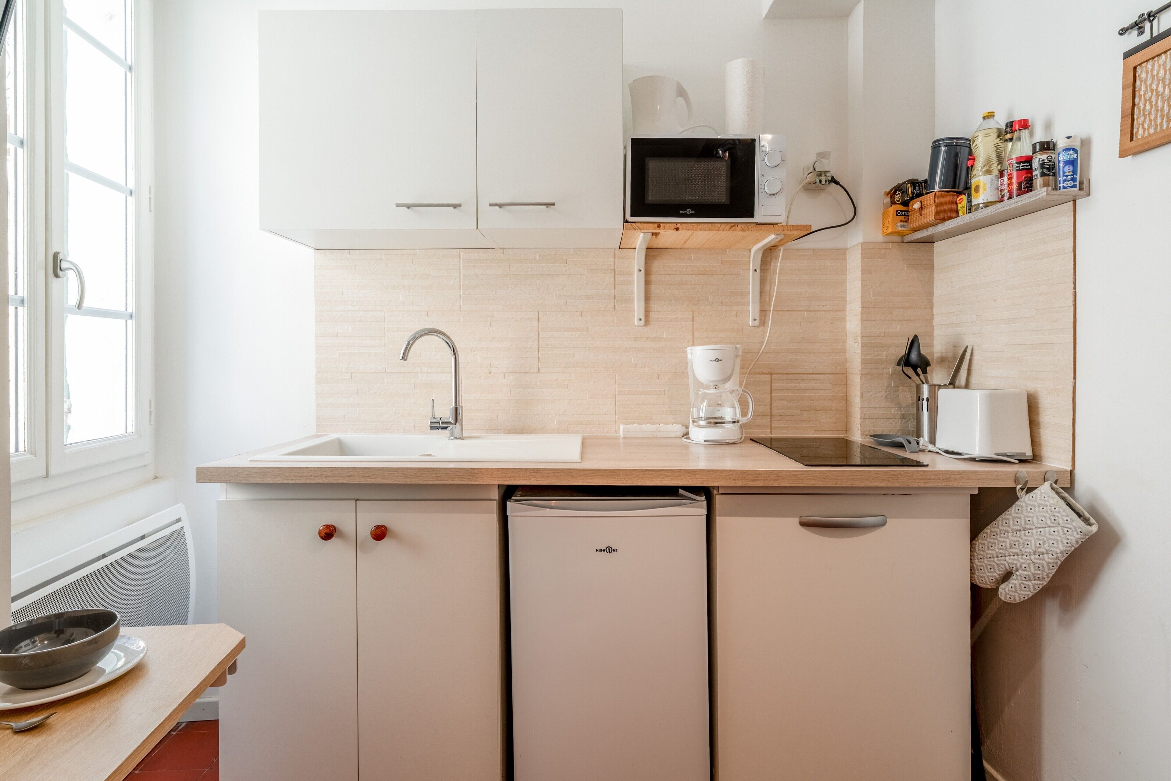 Fridge, microwave, stovetop, coffee/tea maker