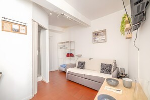 Living area - Holiday Home 'Studio Cocooning Beaucaire C3' with Wi-Fi (Beaucaire)