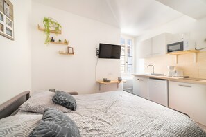 Room - Holiday Home 'Studio Cocooning Beaucaire C3' with Wi-Fi (Beaucaire)
