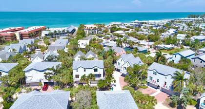 Palm Breeze - 3 Bedroom Mins from Beach