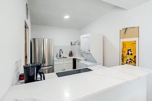 Private kitchen - Peaceful Sarasota Stay  10 Min to Siesta (Sarasota)