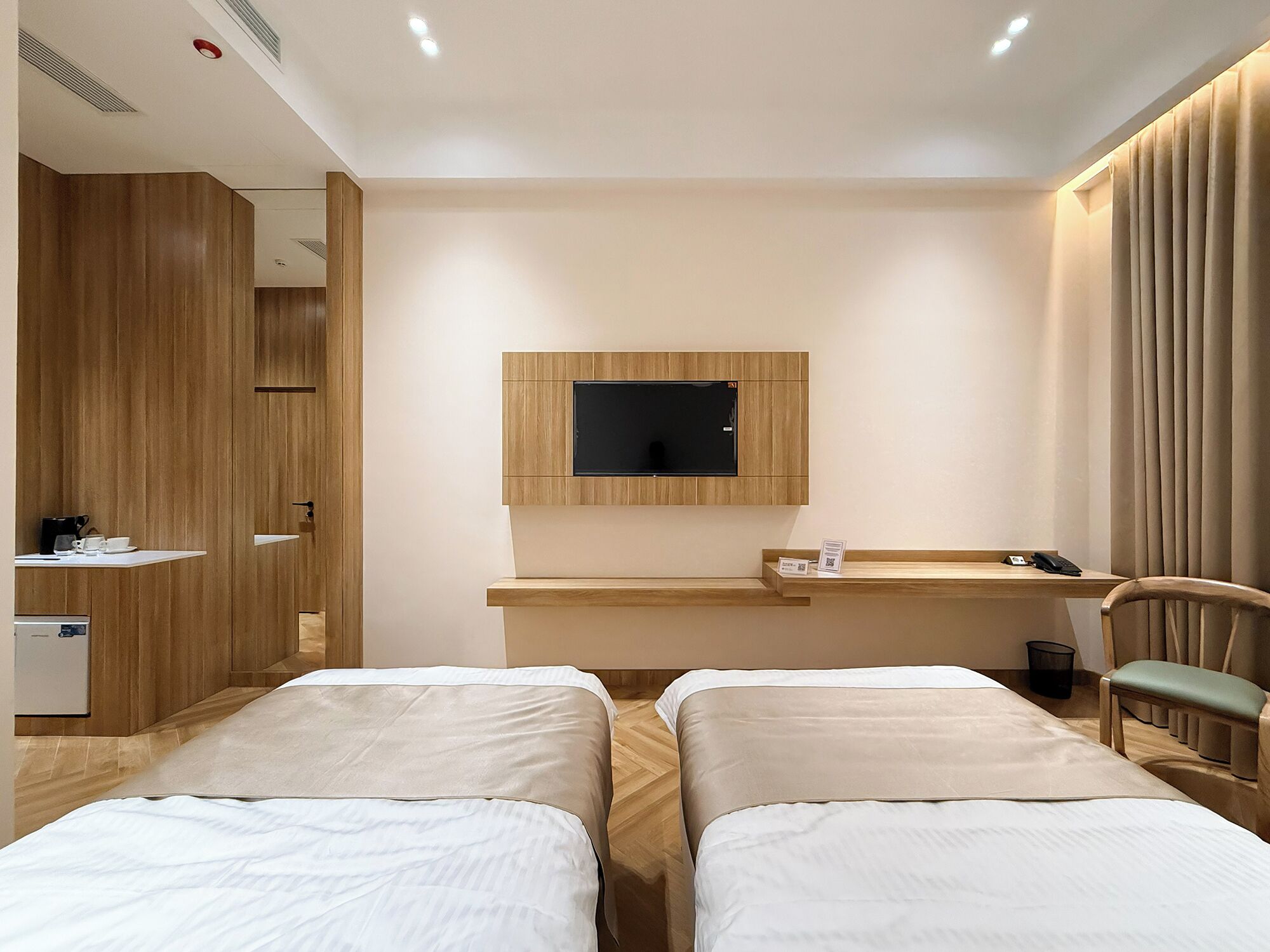 Standard Twin Room, City View