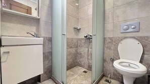 Basic Triple Room | Bathroom - anayurt oteli (Akyaka)