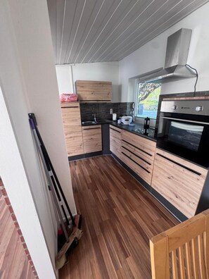 Private kitchen - Cozy North Sea Apartment – Perfect for You, Your Partner, or Small Family (Büsumer Deichhausen)