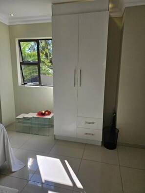 Studio, 1 Bedroom, Private Pool | Interior - Aquasaints Sandton Logde (Johannesburg)