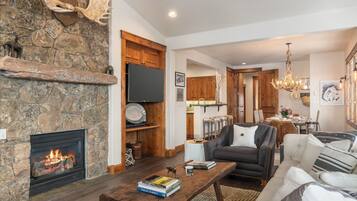 Smart TV, fireplace